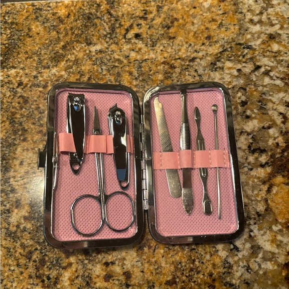 Hello kitty manicure set - Picture 2 of 2